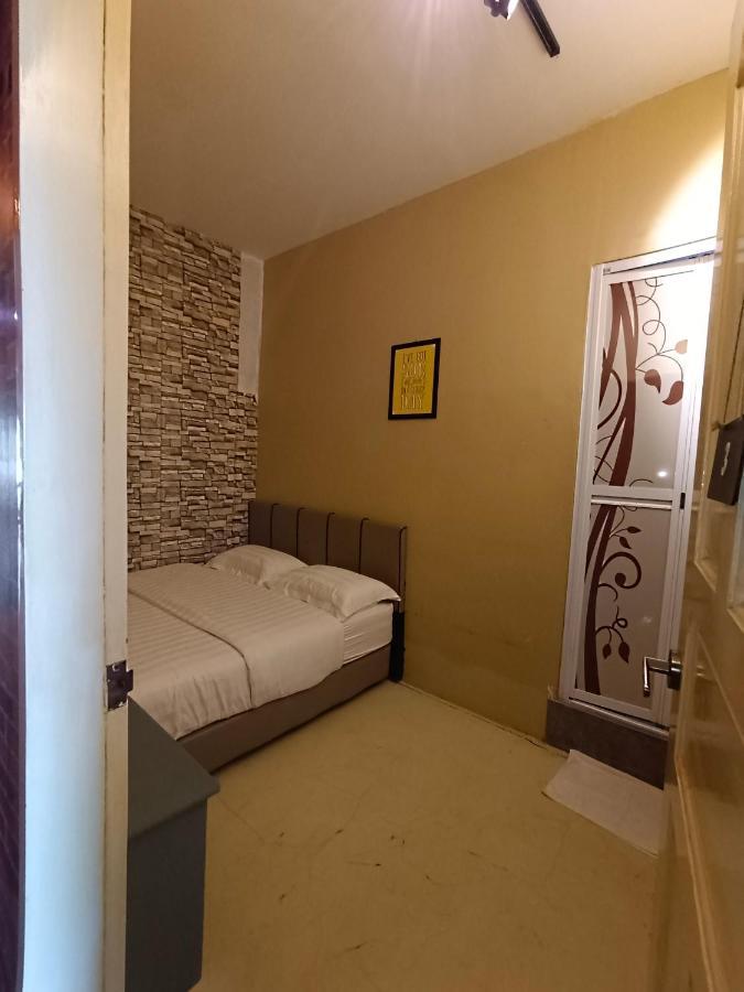 Cow B Homestay Semporna Buitenkant foto