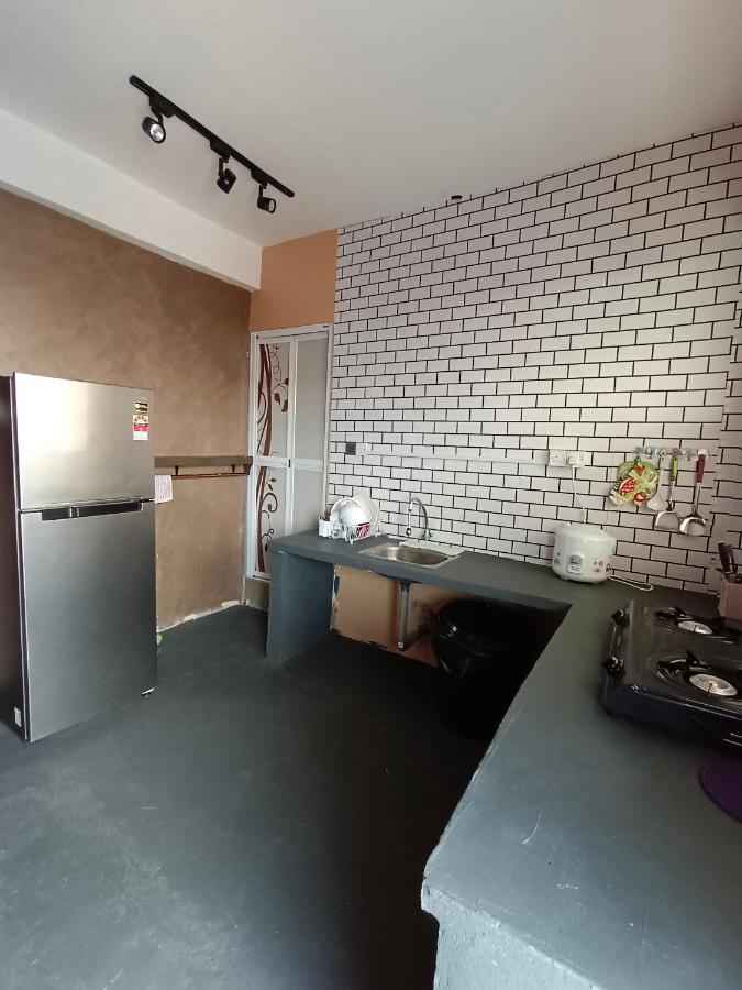 Cow B Homestay Semporna Buitenkant foto